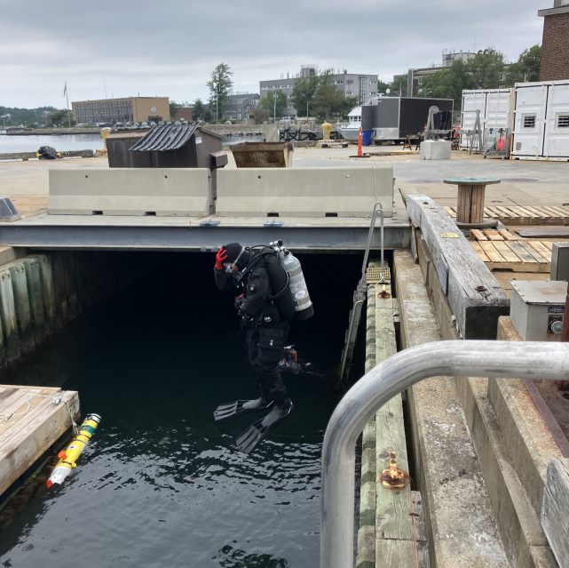 Divers preparing to deploy the REMUS